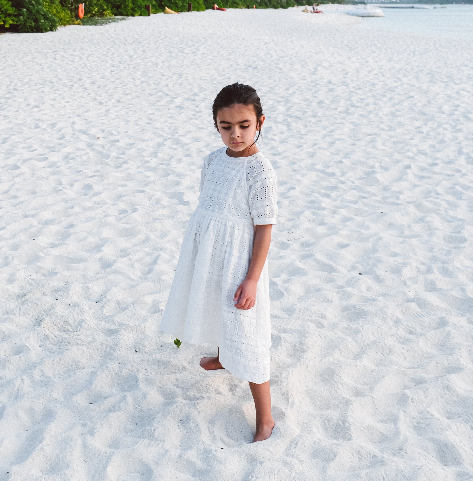 Mandibreeze resort wear white kids dress 100% cotton vit barnklänning 100% bomull