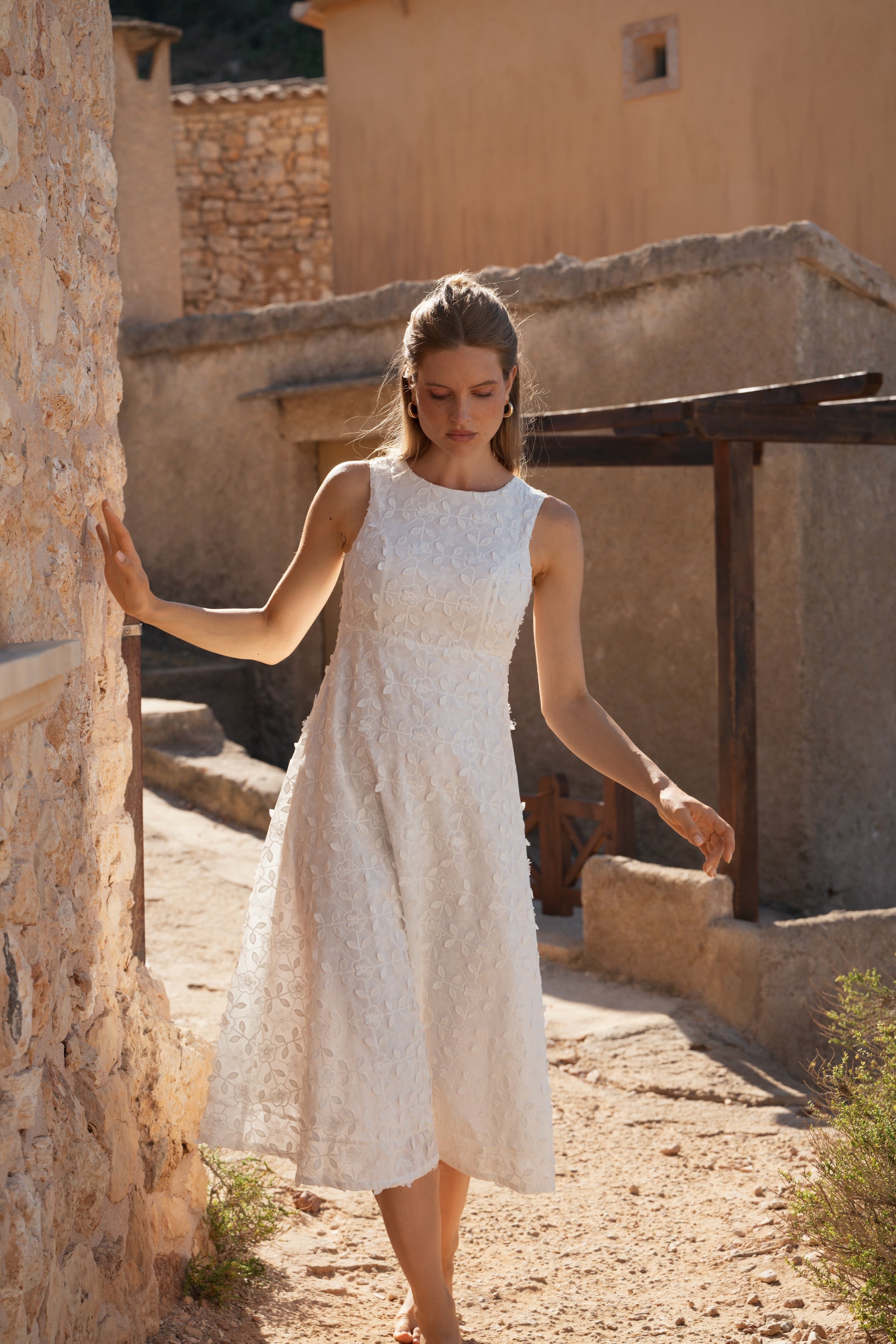 فستان لويزا مطرز