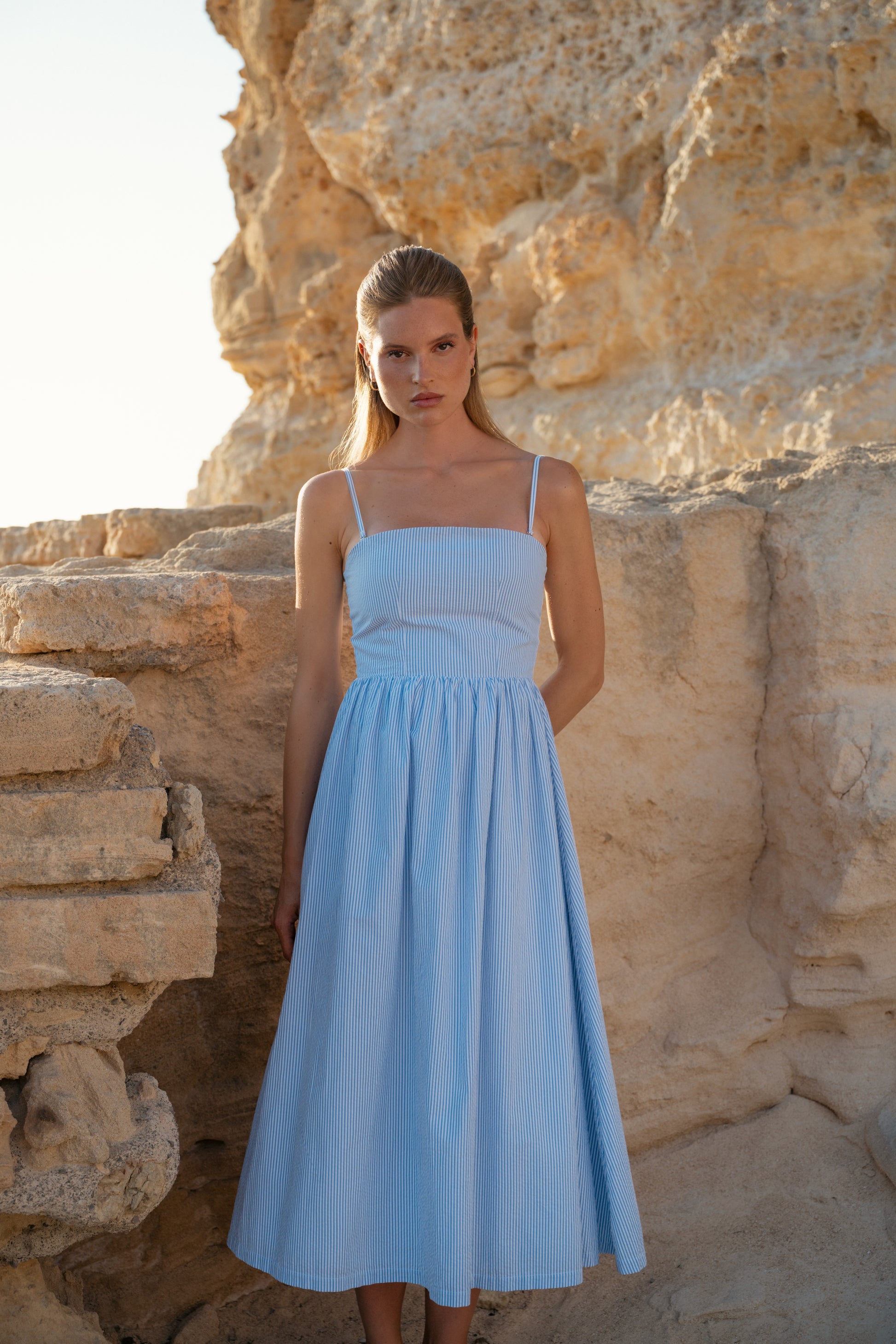 فستان وردي مخطط