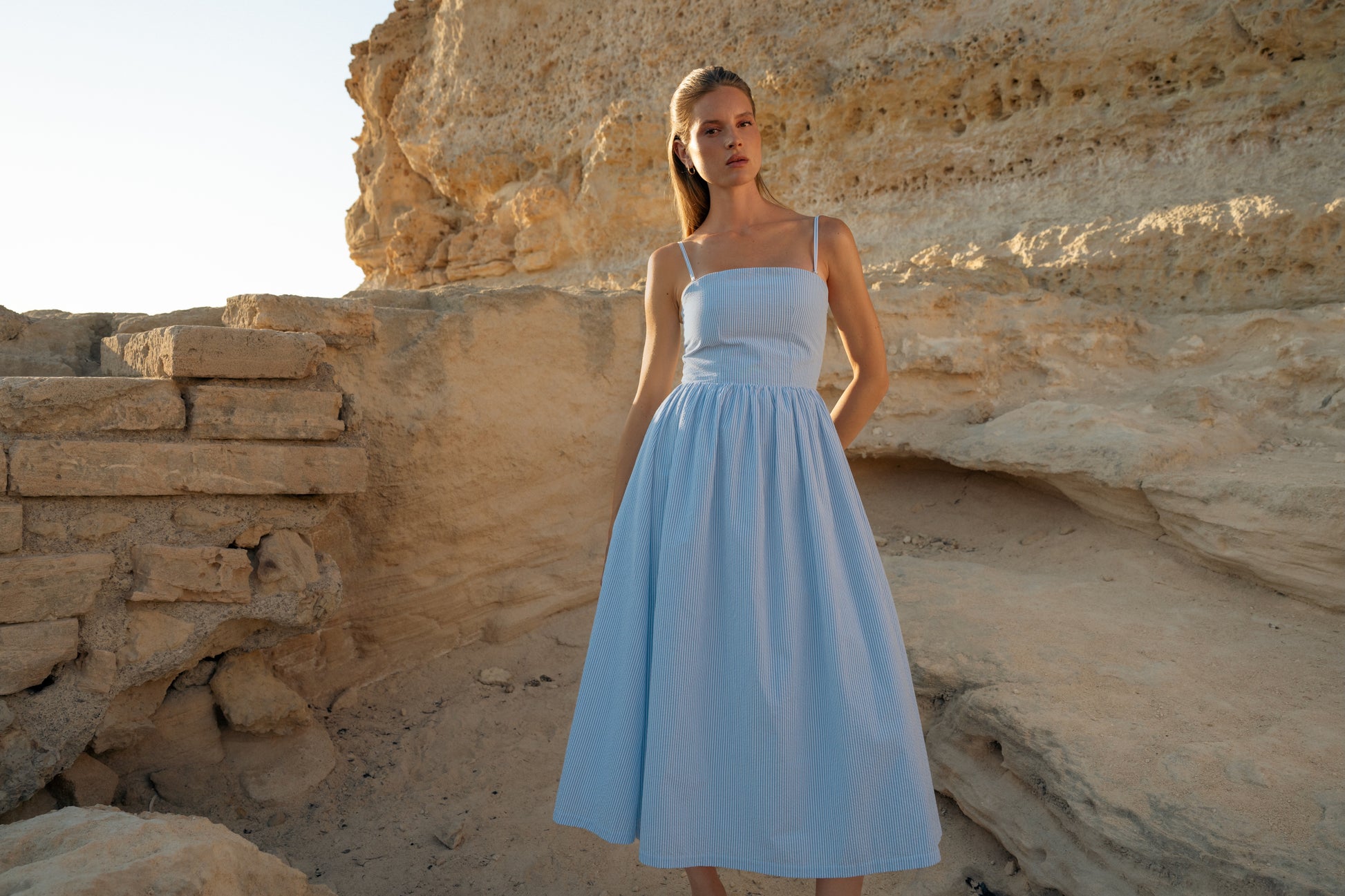 فستان وردي مخطط