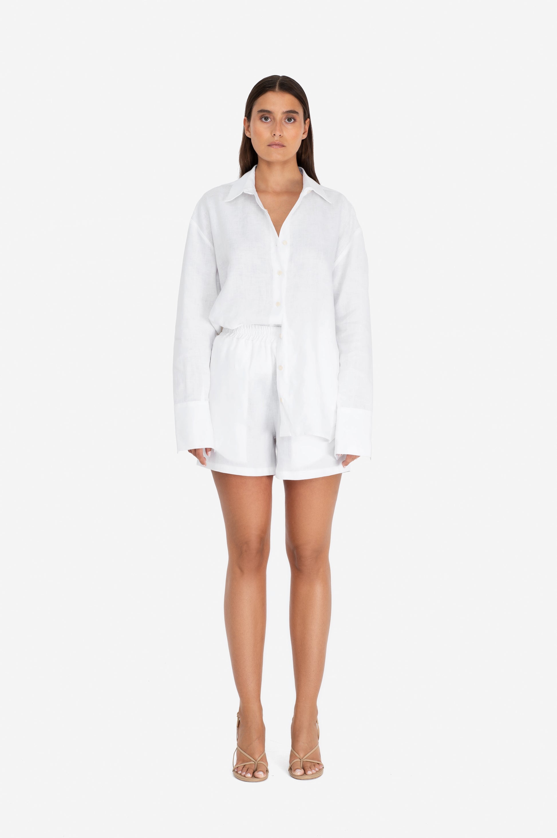 شورت جيجي أبيض