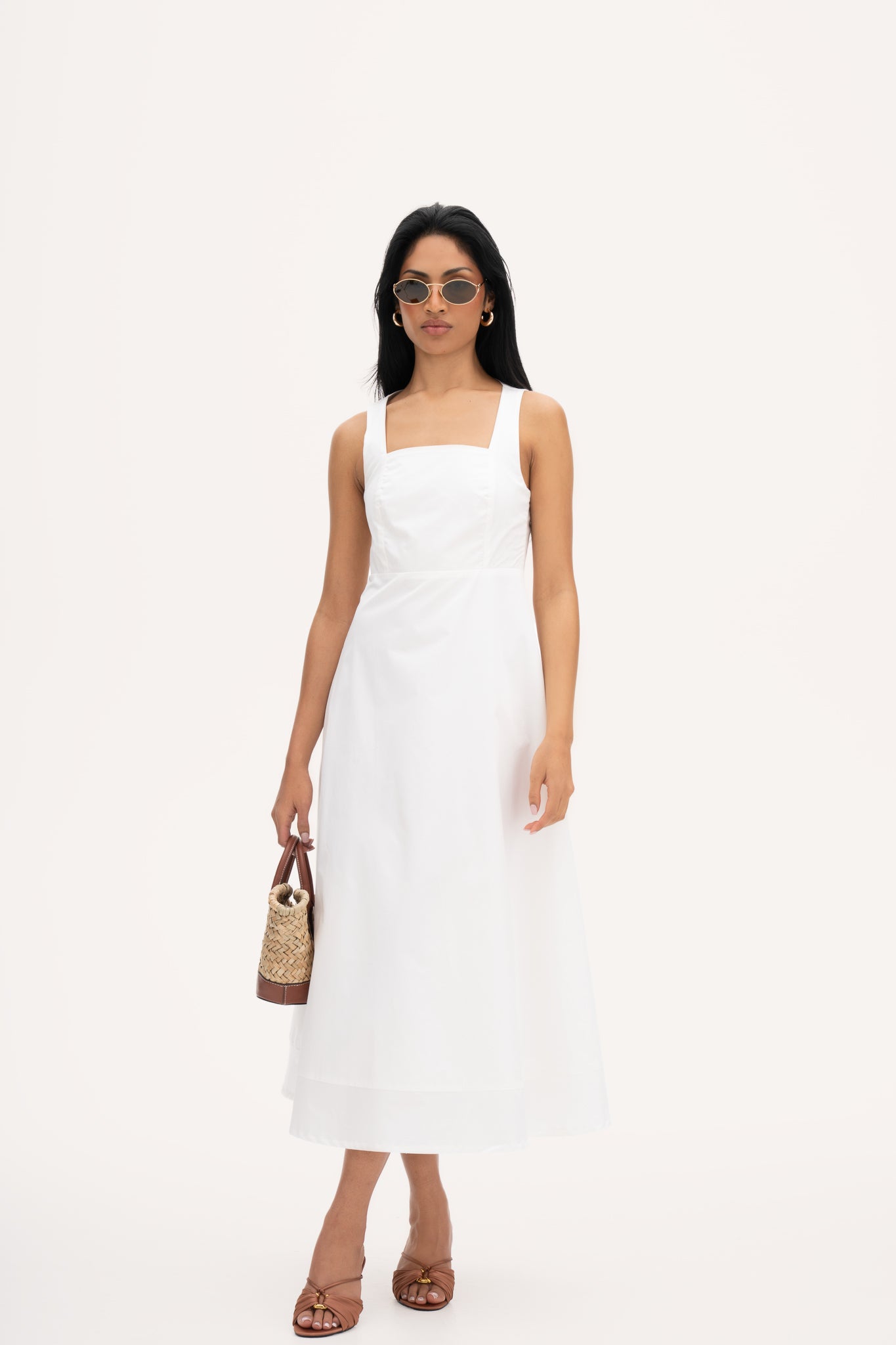 فستان جايا الأبيض