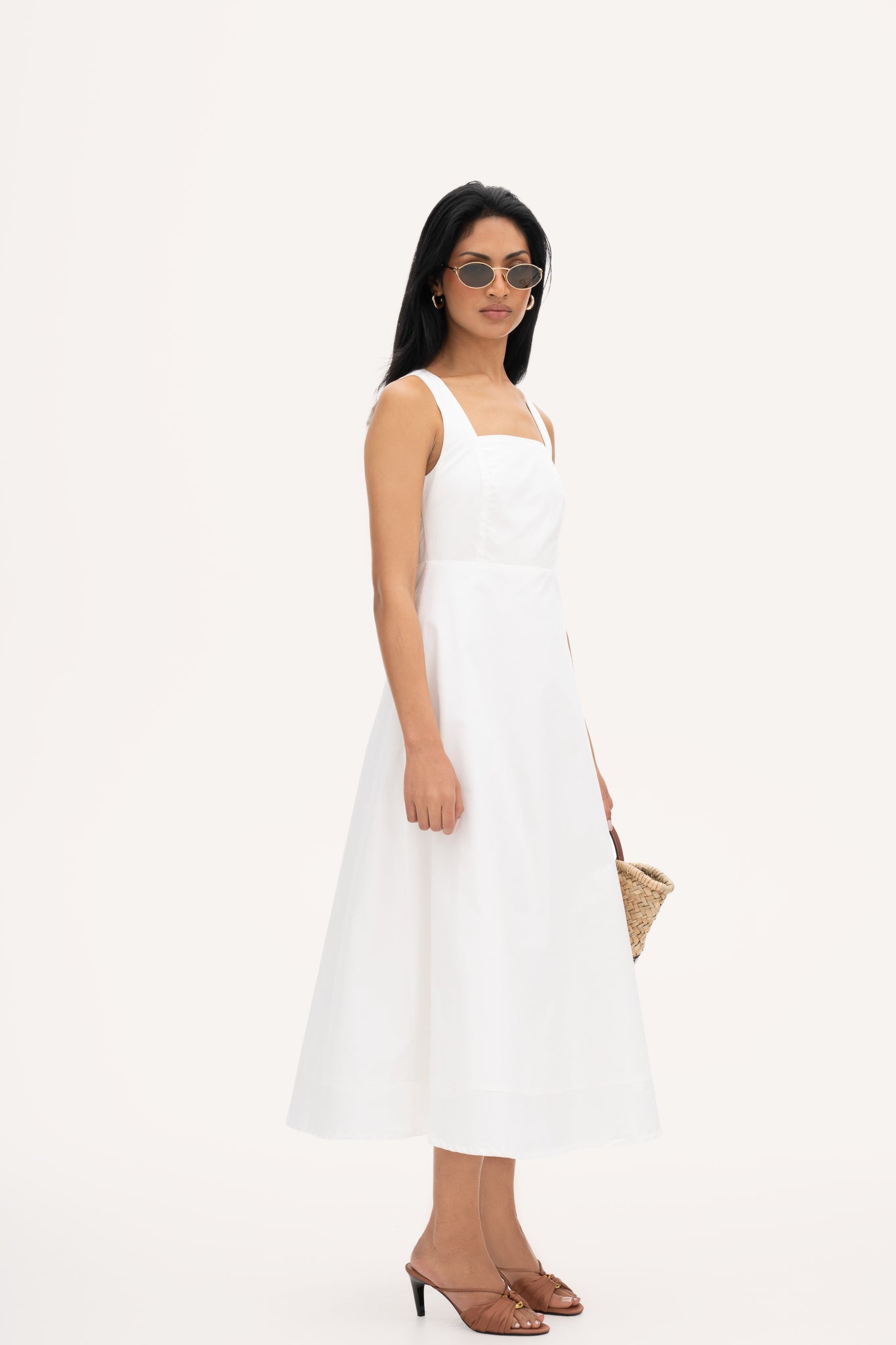 فستان جايا الأبيض