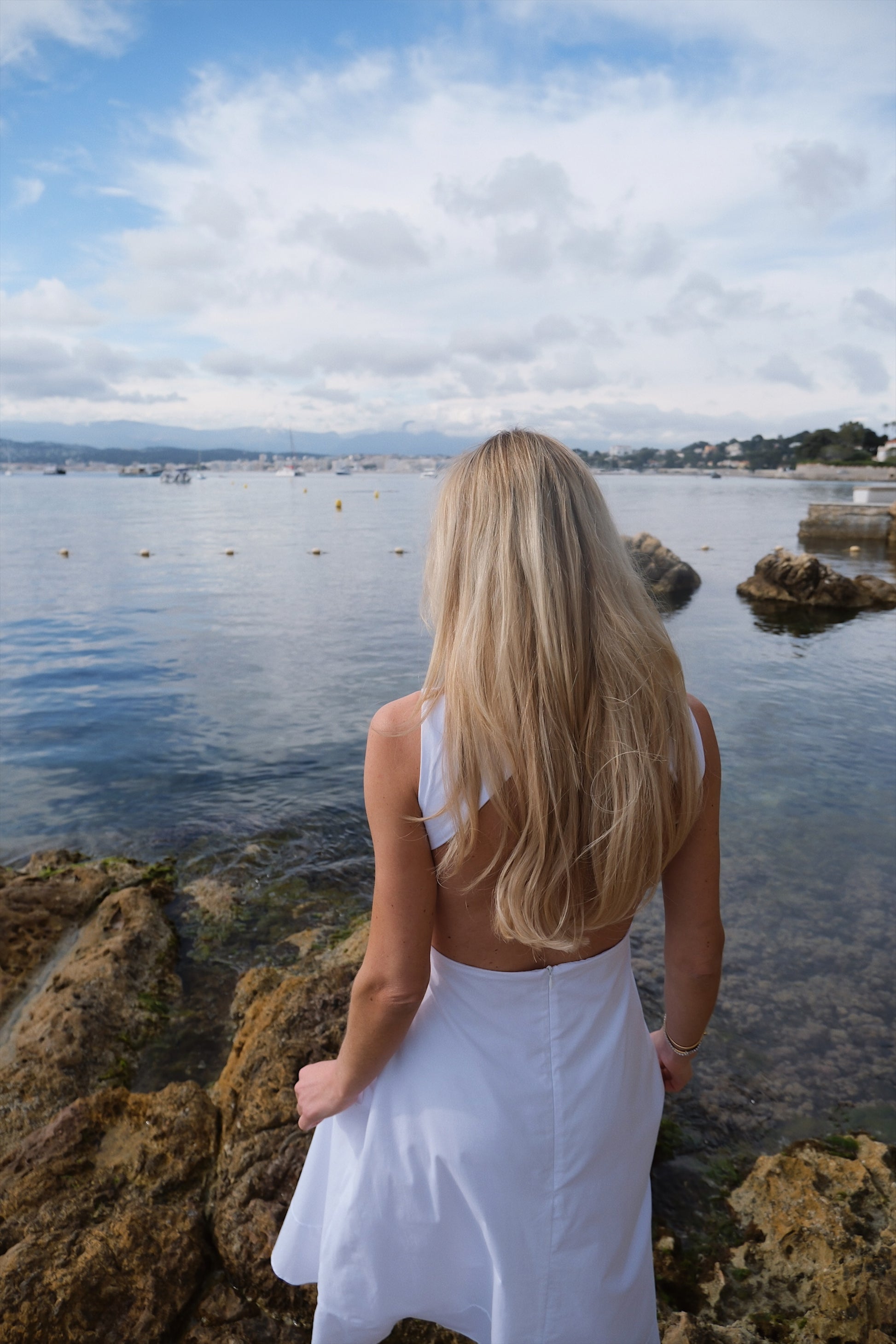 فستان ميرلا الأبيض