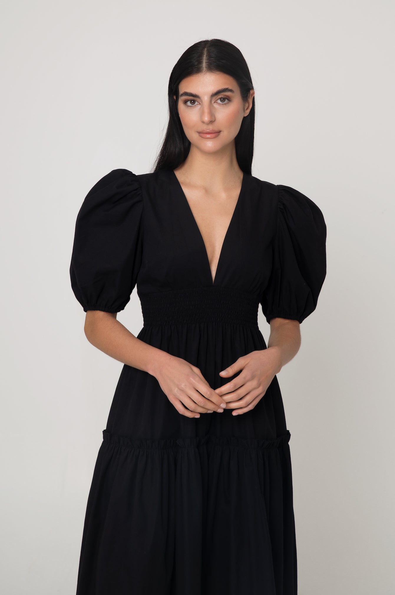 فستان دانييل الأسود